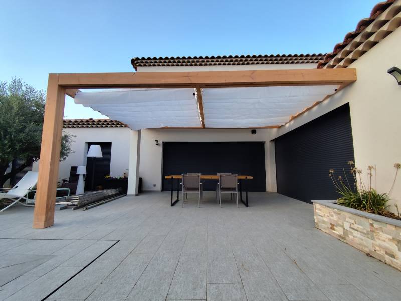 Quels bois choisir pour une pergola design dans le 13 (Bouches-du-Rhône) ?