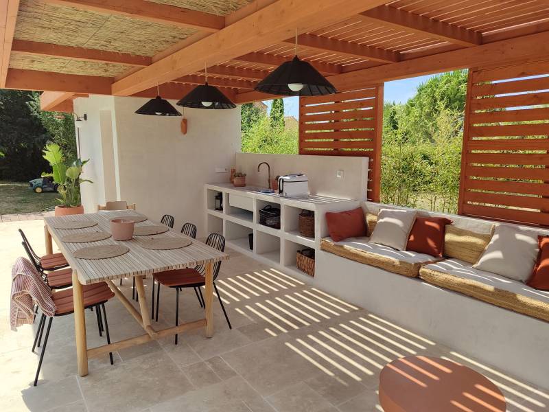 Fabrication et pose d'une pergola moderne à proximité de Cavaillon par Cosybois